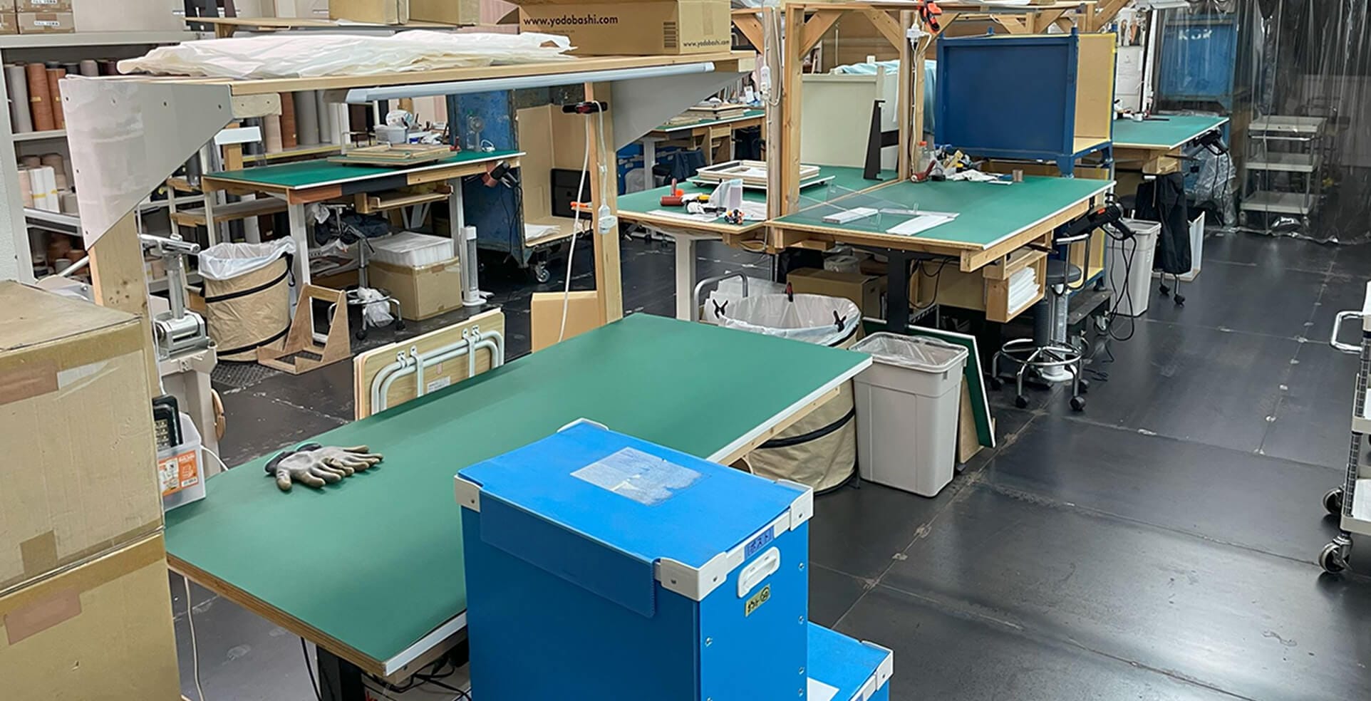 フィルム施工に特化した工場